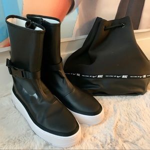 Nike women’s Air Force 1 boots